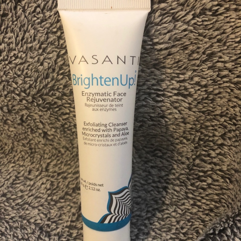 Enzymatic face rejuvenator exfoliating cleanser